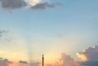 Small boats may be adversely affected by wind speeds of 20 to 33 knots or by high wave heights.

