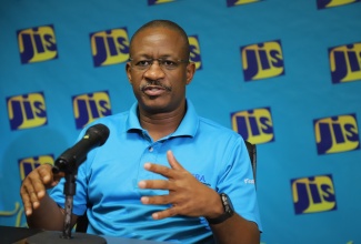 Acting Director General of the Jamaica Agricultural Commodities Regulatory Authority (JACRA), Wayne Hunter, speaks at a recent JIS Think Tank.
