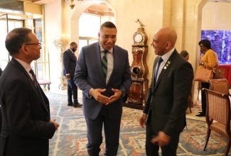 Prime Minister, Dr. the Most Hon. Andrew Holness (centre), shares a light moment with Jamaica’s Ambassador to the United States, His Excellency Major General (Ret’d) Antony Anderson (right), and Jamaica’s Ambassador to the United Nations, Ambassador Brian Wallace, following his arrival in New York on Thursday (April 16).
