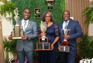 LASCO/Ministry of Education, Skills, Youth and Information/Jamaica Teaching Council 2025 Technical and Vocational Education and Training (TVET) Teacher of the Year, Gavin DeRizzio (left), shares lens with Teacher of the Year, Dorette Rhoden-Henry (centre), and Principal of the Year, Orville Richards, during the awards ceremony held at The Jamaica Pegasus hotel in New Kingston, on March 25.
