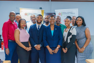 Deputy Supervisor of Insolvency and Attorney-at-Law, Chevánt Hamilton (third left, front row); Supervisor of Insolvency and Attorney-at-Law, Fayola Evans Roberts (third right, front row); and Licensing and Compliance Officer and Attorney-at-Law, Charah Malcolm (second right, front row), are joined by Licensed Trustees, Attorneys-at-Law, and Chartered Accountants following the Office of the Supervisor of Insolvency (OSI) Trustees’ Compliance Seminar, held on March 26 at the Ministry of Industry, Investment and Commerce.