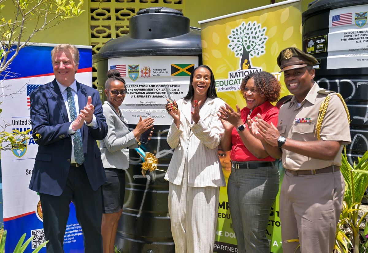 Primary Schools Receive Water Tanks