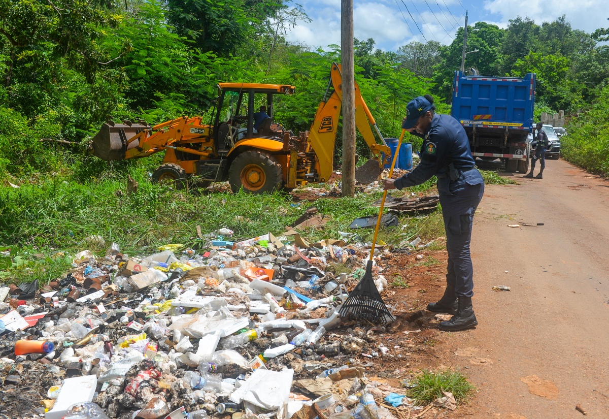 Police Spearhead Clean-Up Exercise in Dark Hole, Kitson Town