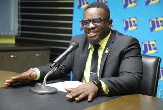 Manager of Corporate Communications and Public Relations at the Island Traffic Authority, Dontae Matthews, addresses a Jamaica Information Service (JIS) Think Tank.