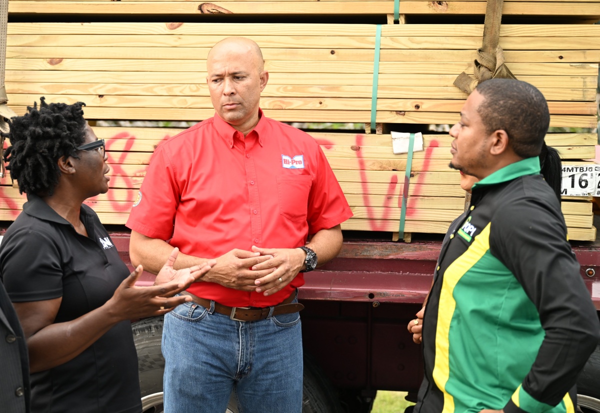Small Poultry Farmers In Parottee Receive Rebuilding Assistance