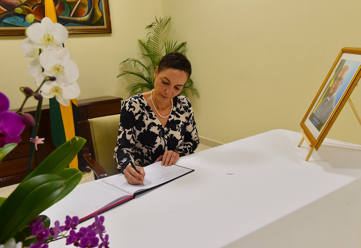 PHOTOS: Condolence Book Open at Foreign Affairs Ministry for Late Former State Minister Leslie Campbell