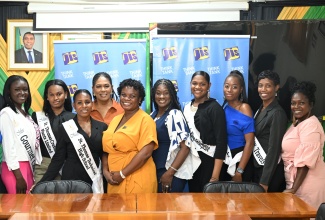 Manager, St. Thomas Regional Office of the Jamaica Information Service (JIS), Nyoka Linton (fifth left); Parish Director of the Miss Universe Jamaica (MUJ) St. Thomas pageant, Erica Beckford (right); representative of Title Sponsor of the contest, St. Thomas Renaissance Foundation, Jan Harrison-Cousins (fifth right); and Chaperone, Suzette Kelly (fourth left) are flanked by some of the contestants in the competition. Occasion was a courtesy call with contestants in the Miss Universe Jamaica St. Thomas competition recently.
