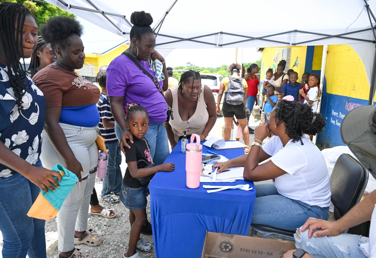 Smile Saver Foundation Hosts Back-to-School Treat in Dalvey