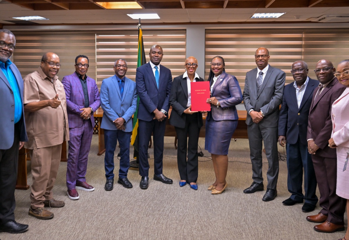 Minister of Finance and the Public Service, Hon. Fayval Williams (sixth left); and Jamaica Civil Service Association (JCSA) President, Techa Clarke-Griffiths (sixth right), display a copy of the 2025-2028 wage negotiation agreement for public-sector employees. Looking on are State Minister, Hon. Zavia Mayne (fifth, left); President of the Jamaica Confederation of Trade Unions (JCTU), St. Patrice Ennis (fifth, right); President-General of the Bustamante Industrial Trade Union (BITU), Kavan Gayle (fourth, left); President of the University and Allied Workers’ Union (UAWU), Senator Lambert Brown (second, left) and other key stakeholders. The signing ceremony took place at the Ministry’s office in Kingston on Thursday (August 27).
