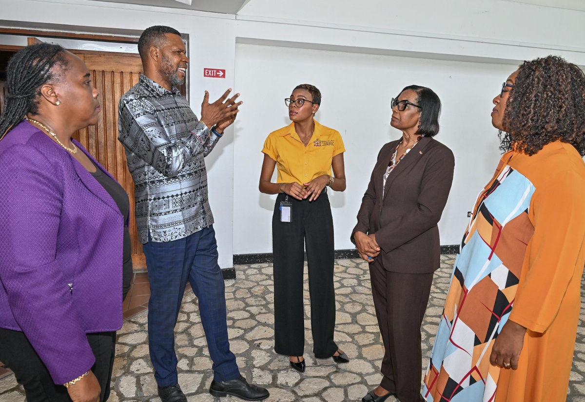 Tripartite Partners Discuss Decent Work Programme
