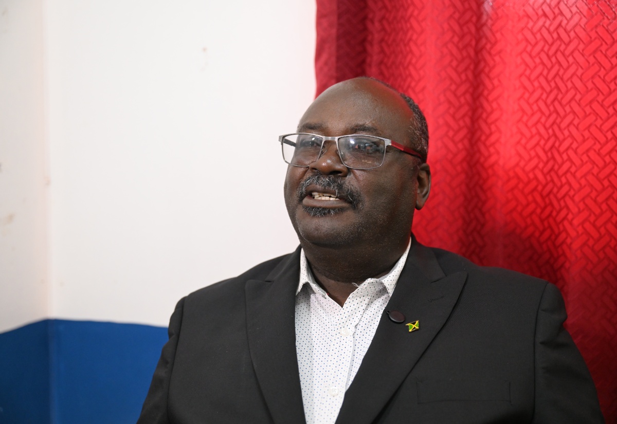 Veteran District Constable Awarded Badge of Honour