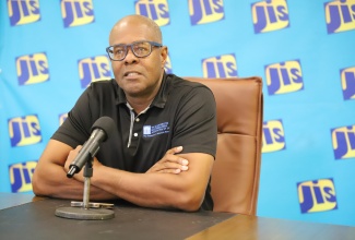 Past President of the Incorporated Master Builders Association of Jamaica and the Jamaica Institution of Engineers, Lenworth Kelly, addressing a recent Jamaica Information Service (JIS) Think Tank.
