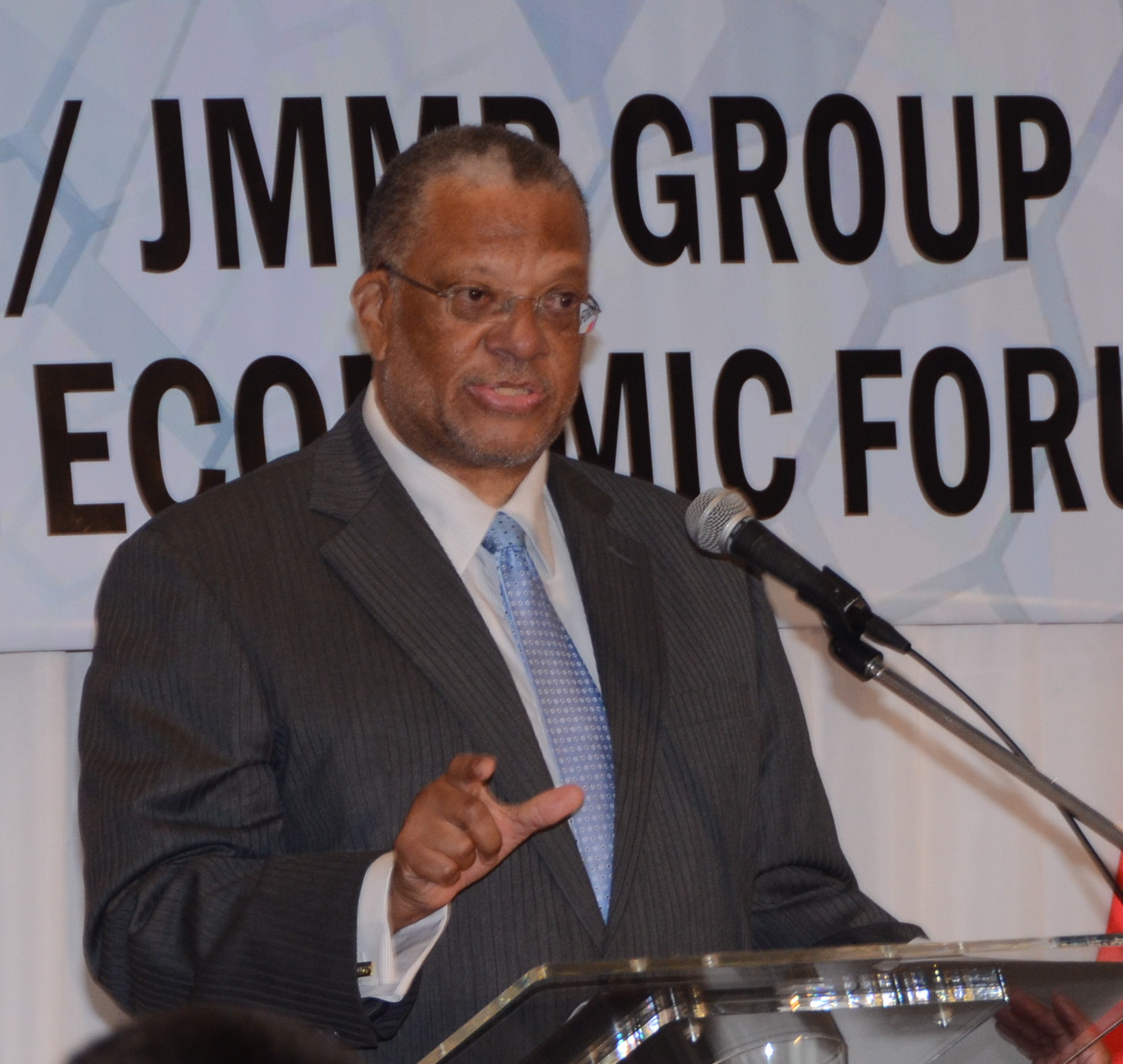 Finance Minister Confident of Passing Ninth IMF Review