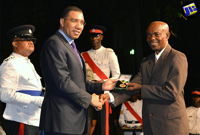 Principal Gets PM’s Medal of Appreciation