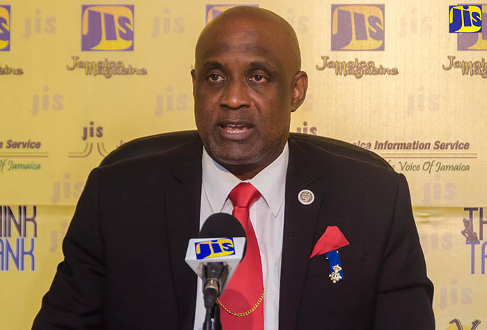 Head of CMI Awarded CD for Contribution to Education