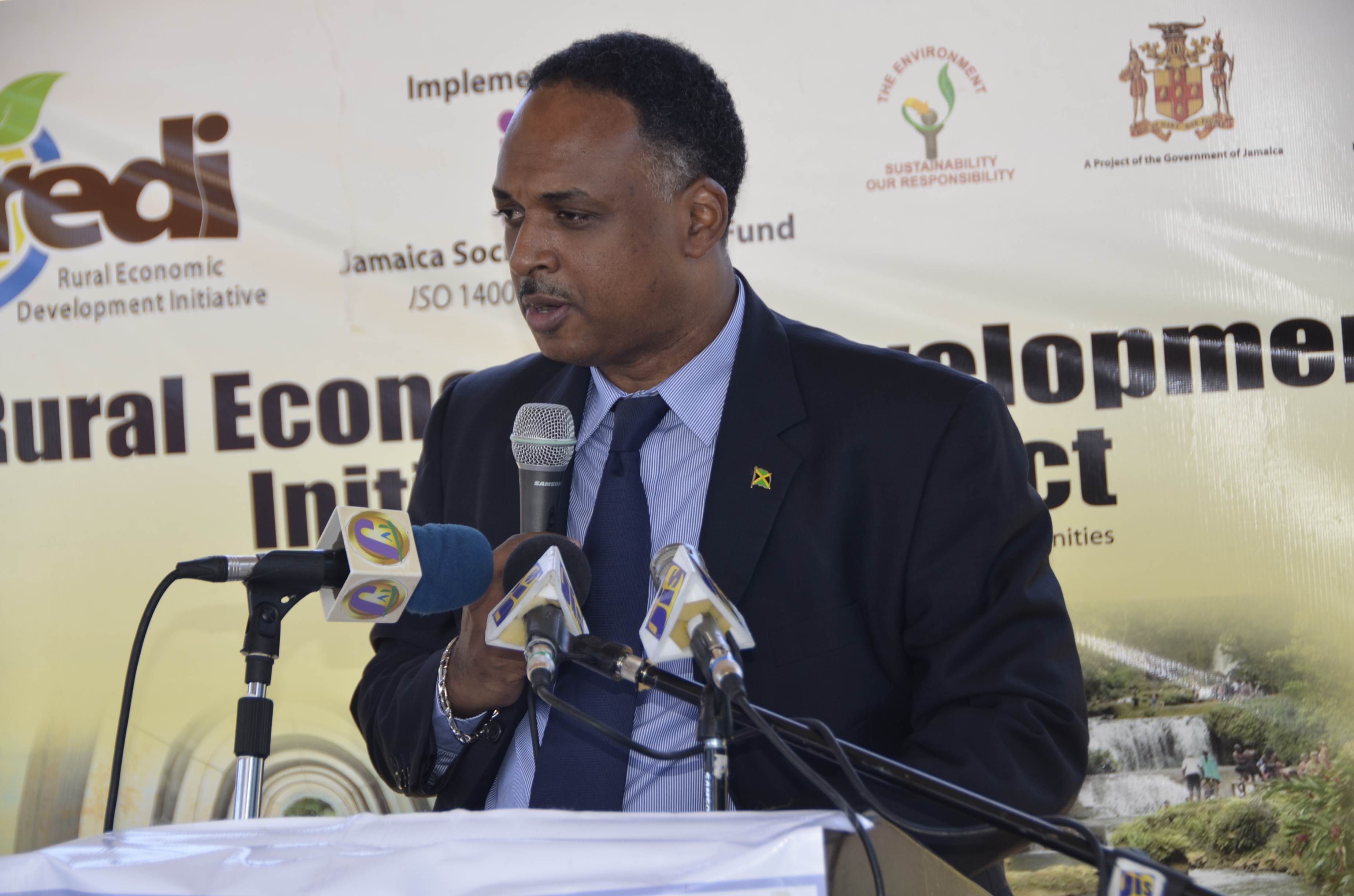 More Than 800 Jamaican Employed Under REDI Project