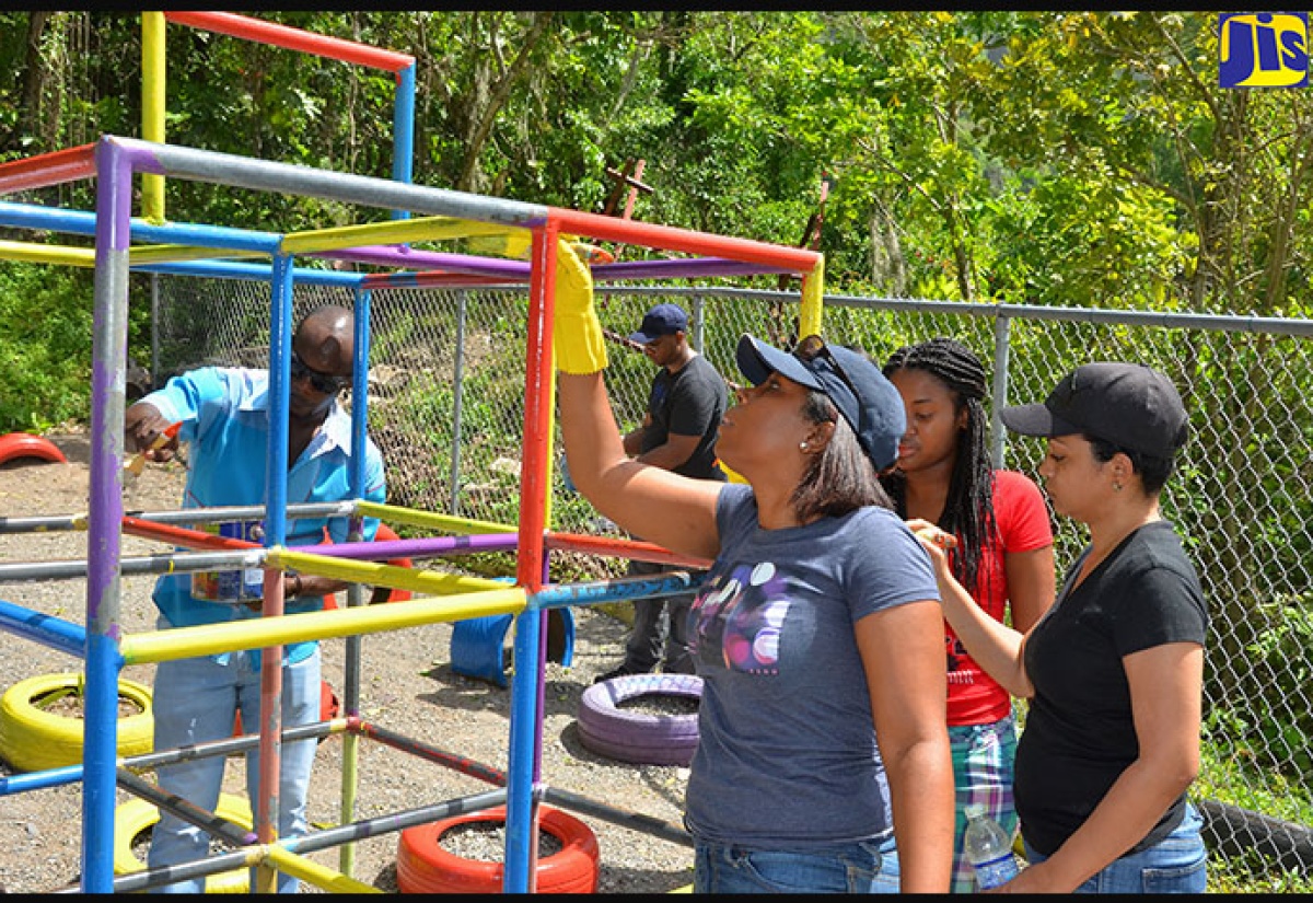 Basic School Receives Help from Foreign Affairs Ministry