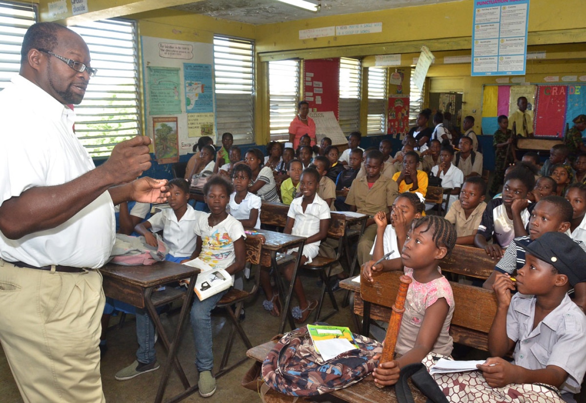 Public Relations Officer at the Jamaica Information Service (JIS), Rodger Hutchinson, has the attention of students of the Tavares Gardens Primary School in Kingston, during his address at the institution's career day activity on Wednesday (May 15).