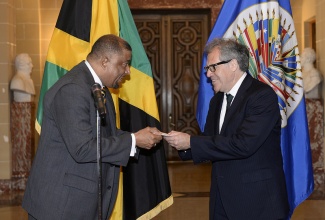 Ambassador to the United States and Permanent Representative to the OAS, His Excellency Ralph Thomas, presents his credentials  to the Secretary General of the OAS, His Excellency Luis Almagro, at the OAS headquarters in Washington, D.C., on September 18.