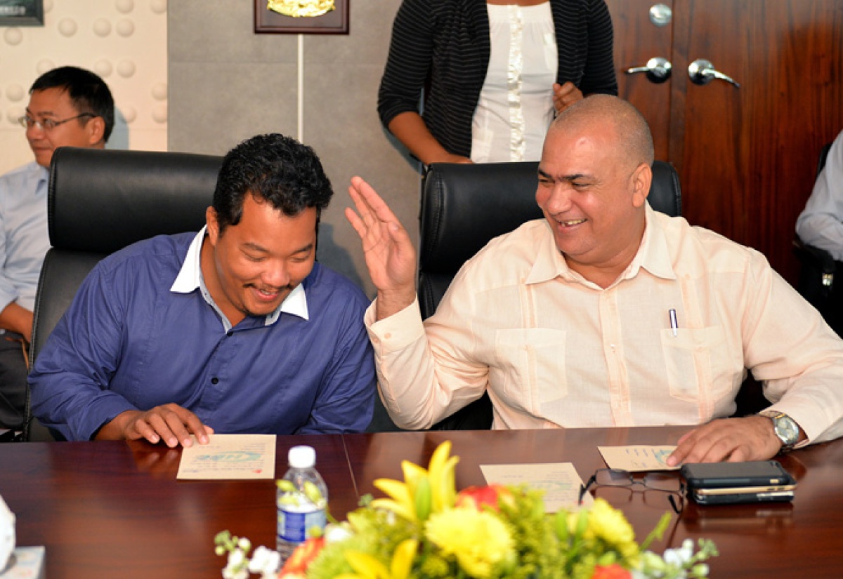 Minister of State in the Ministry of Transport, Work and Housing, Hon. Richard Azan (right), congratulates Andrew Chong, the recipient of China Communications Construction Company’s  (CCCC) Excellent Foreign Youth Award 2013-2015.  Mr. Chong, a Jamaican employed at China Harbour Engineering Company (CHEC), which is a subsidiary of CCCC, was honoured at a reception held on Friday, January 15, at the Jamaica Regional Management Centre in Kingston.