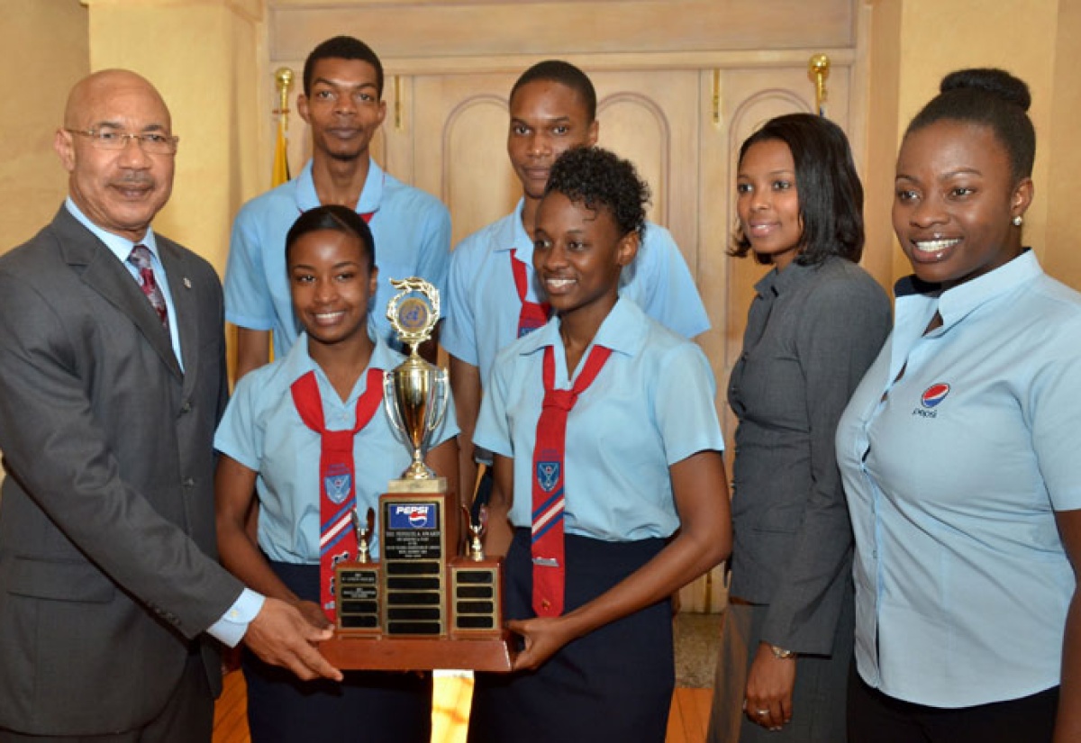 Top Performers in UN Model Assembly Receive Prizes