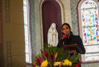 The Minister of Youth and Culture, Lisa Hanna, pays tribute to the late Bunny Rugs, lead singer for Third World. 