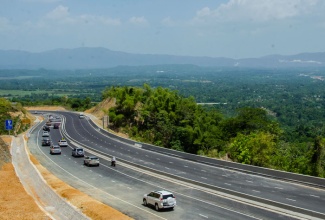 (FILE) Motorist travelling along the Linstead to Moneague segment of the North/South Highway, following its recent official opening.