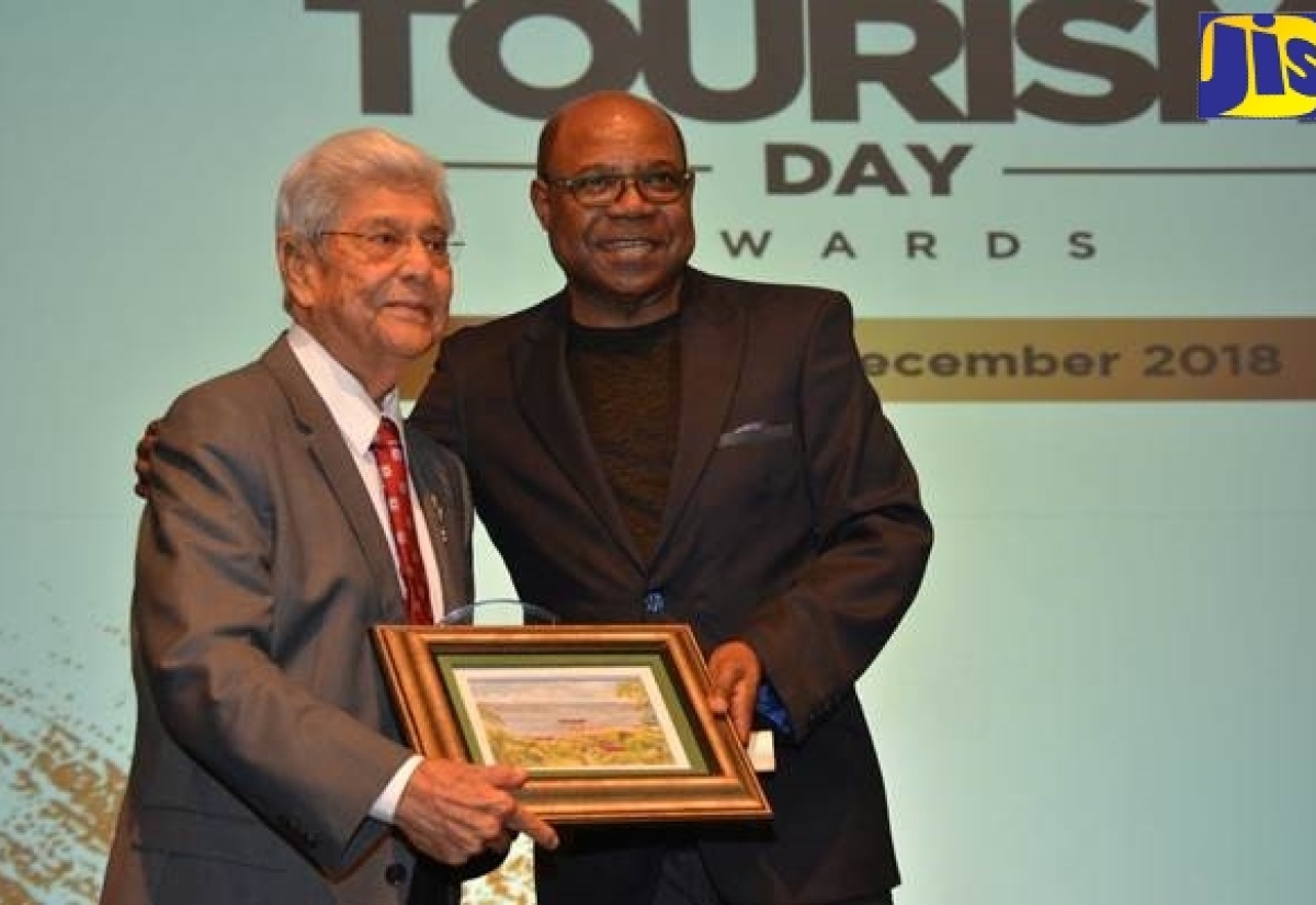 Tourism Workers Honoured for Long Service