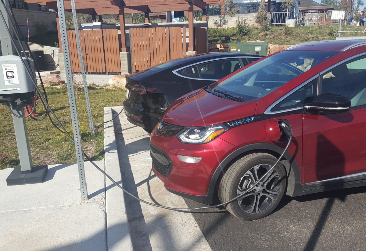 JPS To Roll Out Charging Stations For Electric Vehicles Early 2020