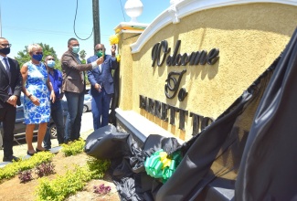 Prime Minister the Most Hon. Andrew Holness (2nd right) unveils the recently constructed welcome sign to the Barrett Town community in St. James, following a tour of the area on Friday (August 7). Sharing in the moment (from left) are: World Bank Resident Representative, Ozan Sevimli; European Union Ambassador to Jamaica, Malgorzata Wasilewska; Managing Director, Jamaica Social Investment Fund (JSIF), Omar Sweeny and Tourism Minister and Member of Parliament for St. James East Central, Hon. Edmund Bartlett.