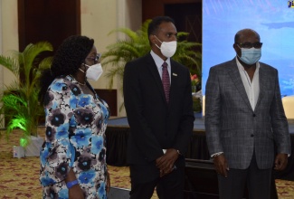 Minister of Tourism, Hon. Edmund Bartlett (right), shares a moment with Director of the Tourism Linkages Network, Carolyn McDonald-Riley (left), and Executive Director of the Tourism Enhancement Fund, Dr. Carey Wallace, at the opening of the Jamaica Health and Wellness Conference on November 18, at the Montego Bay Convention Centre, St. James.

