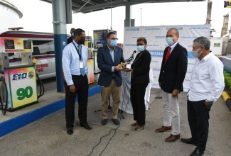 Minister of Science, Energy and Technology, Hon. Daryl Vaz (second left), symbolically hands over a gas key to State Minister in the Ministry of Health and Wellness, Hon. Juliet Cuthbert Flynn (centre), during a ceremony at the Petrojam Limited refinery located on Marcus Garvey Drive in Kingston on December 9. Petrojam has donated fuel valued $350,000 to the Ministry of Health to support the fight against the coronavirus (COVID-19). Also sharing in the moment (from left) are General Manager, Petrojam Limited, Winston Watson; Chairman, Board of Directors, Petrojam, Wayne Chen; and Vice Chair, Board of Directors, Petrojam, Metry Seaga.