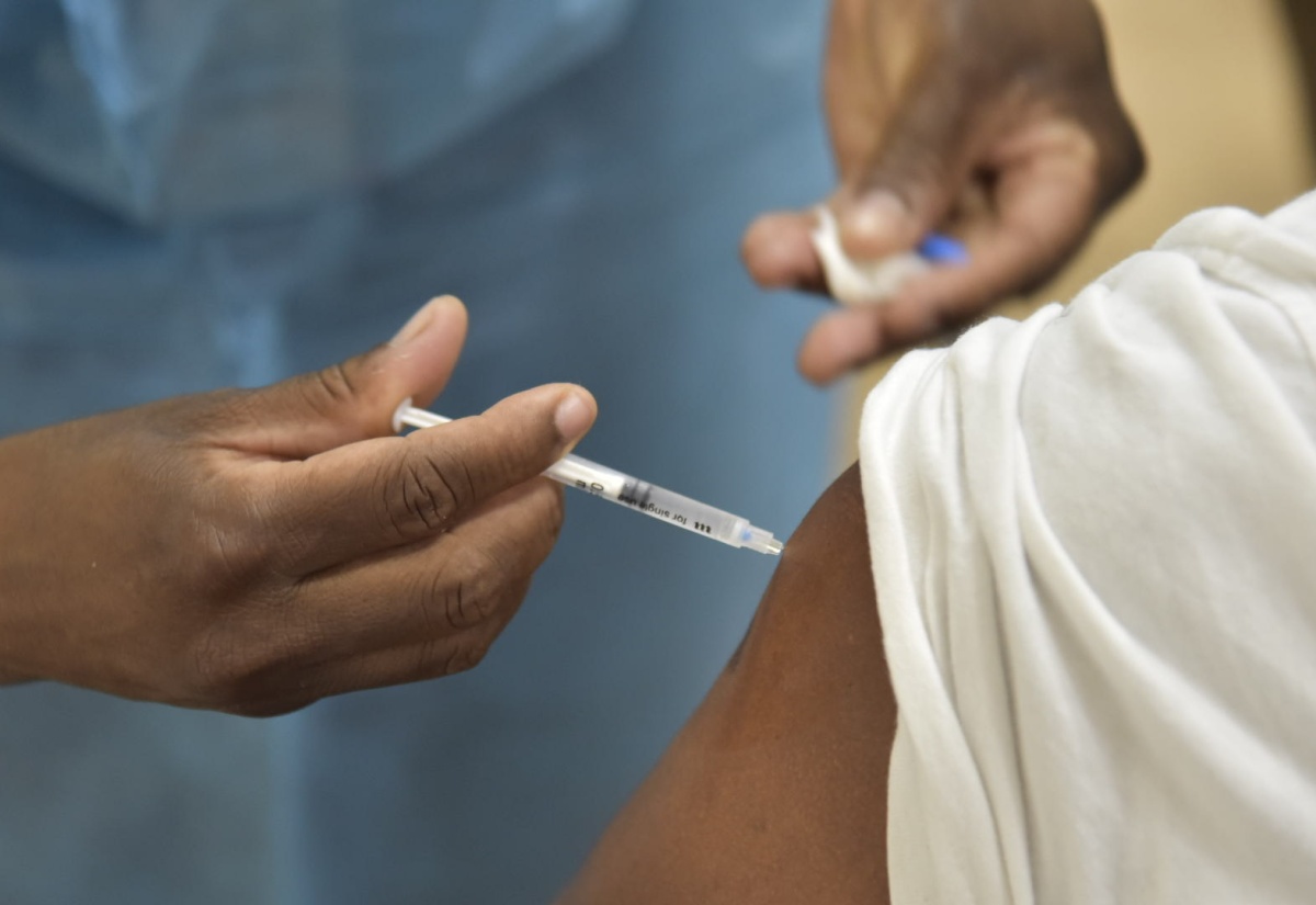 A nurse administers a coronavirus (COVID-19) vaccine to a member of the public. 
