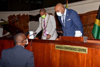 Mayor of Kingston, Senator Councillor Delroy Williams  (left), and Chief Executive Officer of the Kingston and St. Andrew Municipal Corporation (KSAMC), Robert Hill (right), engage with Minority Leader of the Corporation, Councillor Andrew Swaby, during the recent monthly meeting of the Corporation held at the Jamaica Conference Centre, downtown Kingston.