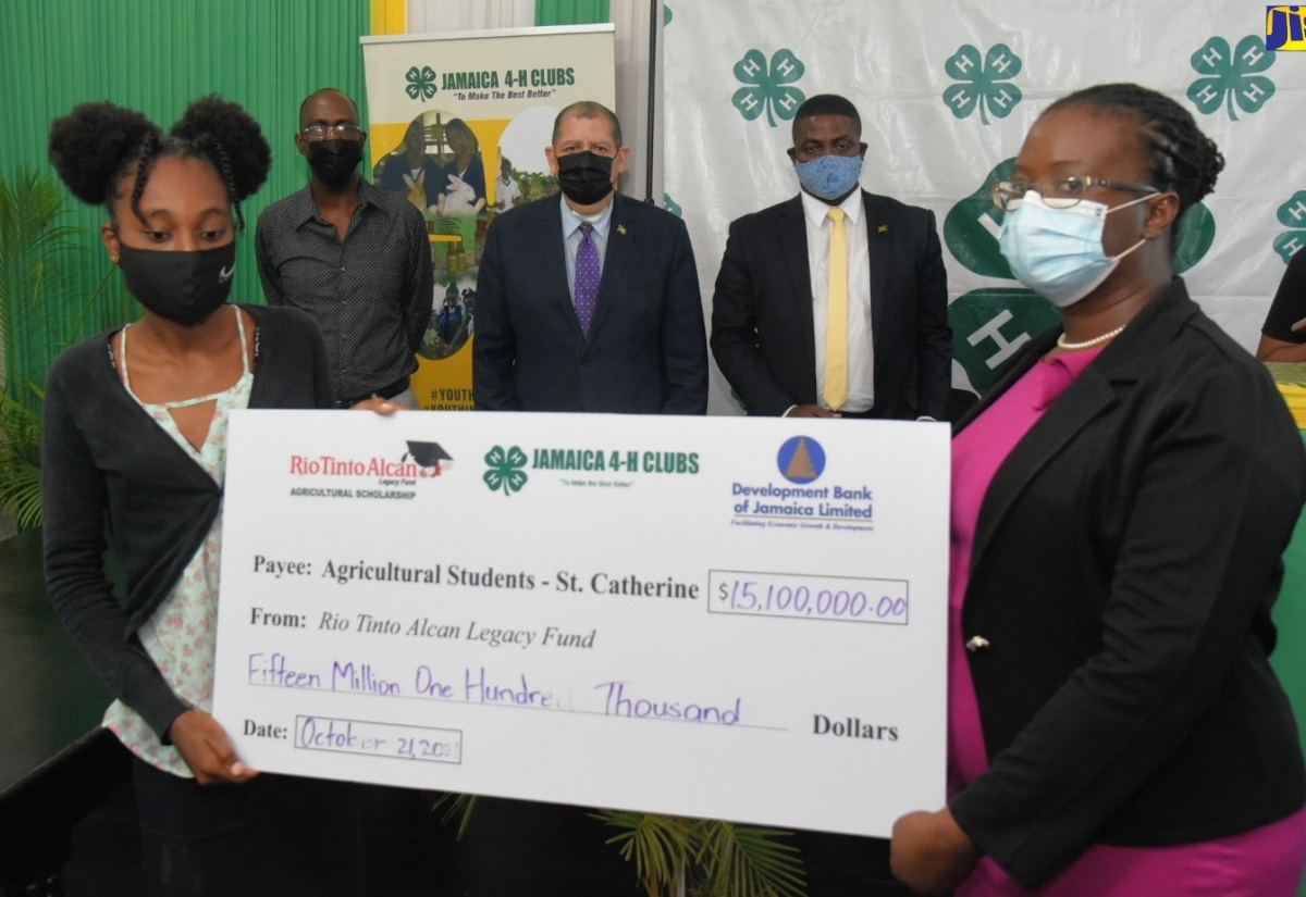 PHOTOS: Scholarships for Students Pursuing Agricultural Studies