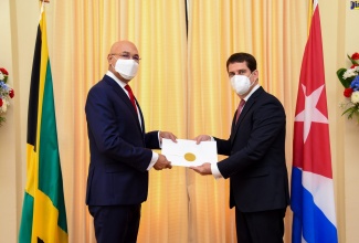 Governor-General, His Excellency, the Most Hon. Sir Patrick Allen (left), receives Letters of Credence from newly appointed Cuban Ambassador to Jamaica, His Excellency Fermîn Gabriel Quiñones Sanchéz, during a courtesy call at King’s House on Monday (January 24).