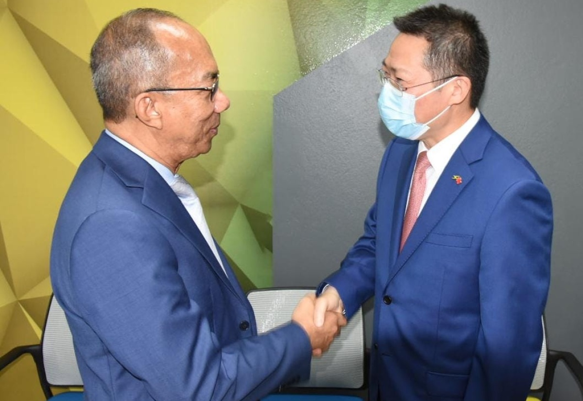 PHOTOS: Dr. Chang Receives Courtesy Call from Chinese Ambassador