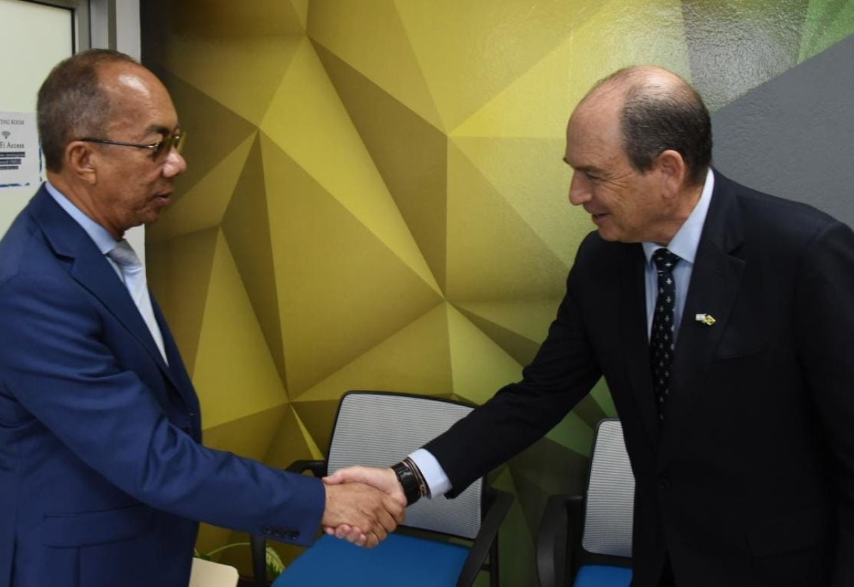 PHOTOS: Dr. Chang Receives Courtesy Call from Ambassador of Israel