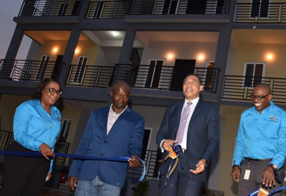 PHOTOS : PM Opens Forest Gate Housing Development