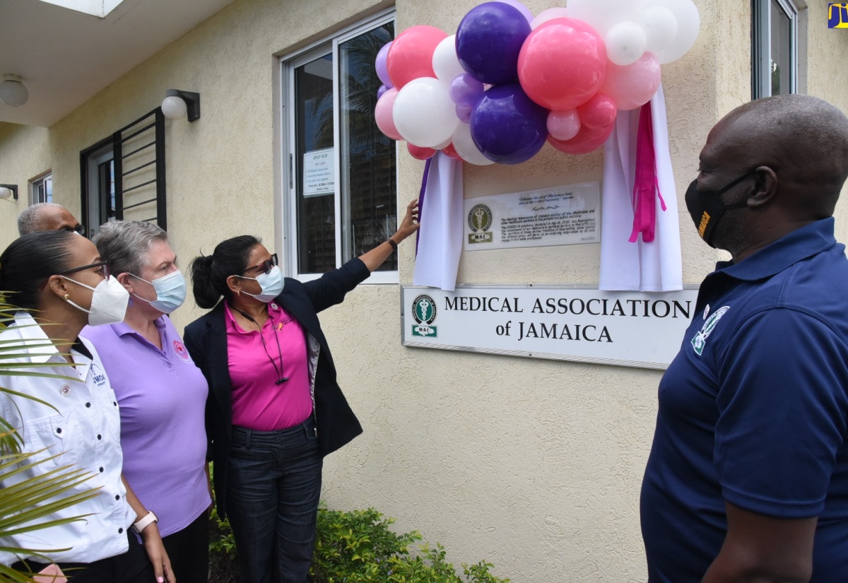 Plaque Unveiled to Honour Healthcare Workers