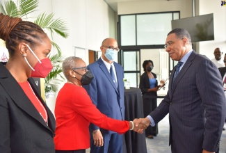 Prime Minister, the most Hon. Andrew Holness (right), greets Director General, Statistical Institute of Jamaica (STATIN), Carol Coy, during the launch of the 2022 Population and Housing Census at the AC Marriott Kingston Hotel, on Wednesday (August 10). Others (from left) are STATIN Deputy Director General, Leesha Delatie-Budair; and Chairman, Professor David Tennant.

