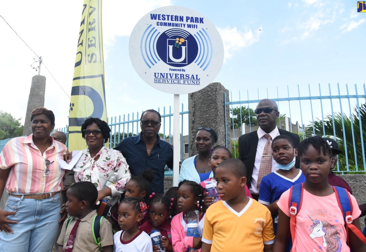PHOTOS: Western Park Community in Clarendon gets free Wi-Fi