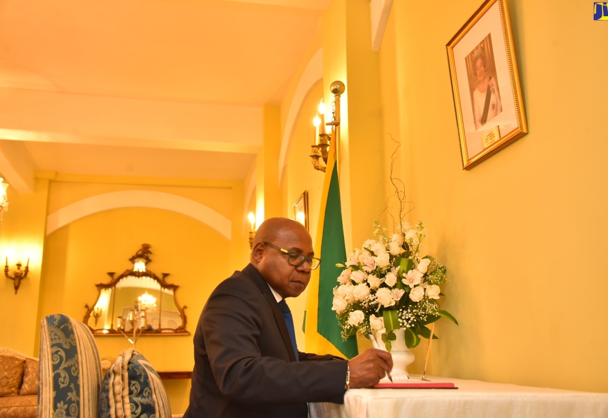 PHOTOS: Gov’t Ministers Sign Condolence Book at King’s House