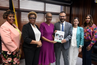 Minister of Education and Youth, the Hon. Fayval Williams (third left) receives a copy of the National Teachers’ Consultation Report from the United Nations Children Fund (UNICEF) Deputy Representative, Vincente Teran (third right). Looking are (from left) President of the Jamaica Teachers’ Association (JTA), LaSonja Harrison, Permanent Secretary in the Ministry (Acting) Maureen Dwyer, Director of the United Nations Educational, Scientific and Cultural Organization (UNESCO) Office in Jamaica, Dr. Anna Paolini and UNICEF’s Transformation Education Summit Consultant, Elizabeth Emanuel. The report was delivered at the ministry in Kingston on Friday, September 3.