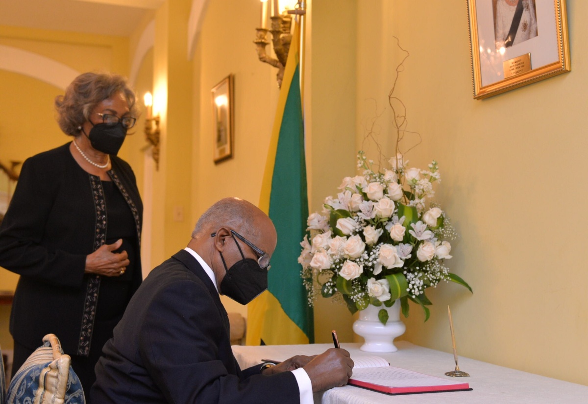 PHOTOS: Former Governor-General Professor Sir Kenneth Hall and Lady Hall Sign Condolence Book at King’s House