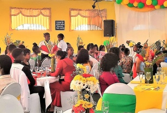 Grade 10 students at Hopewell High School enjoy fine dining at an event, dubbed ‘An Exquisite Affair’. The event was held at the school in Hanover on November 24. Participating students are invited to attend the formal dinner dressed in evening wear, engage in polite conversation and practice proper table manners. 