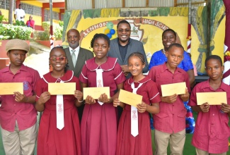 Member of Parliament for Clarendon North Central, Hon. Robert Morgan (centre, back row), with six students of Lennon High School, in Clarendon, after he awarded them education grants today (November 22) at the school’s prize-giving ceremony. Sharing the moment (from left) are Pastor at the Ebenezer Beulah Circuit of Baptist Churches, the Reverend Arnold Parkinson, and Acting Principal of the school, Tanesha Powell.