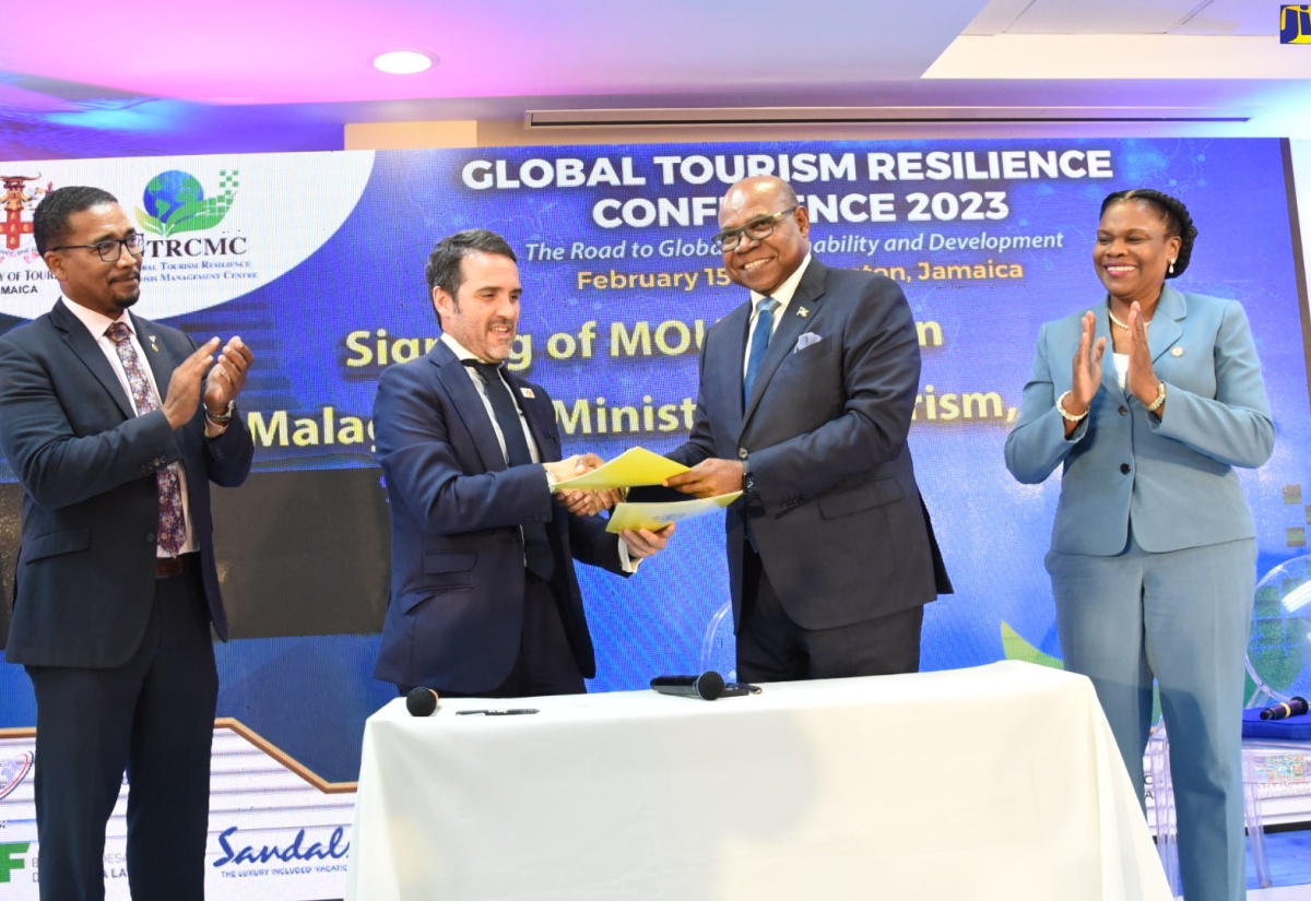 PHOTOS: Tourism Ministry Signs MOU With City of Malaga, Spain