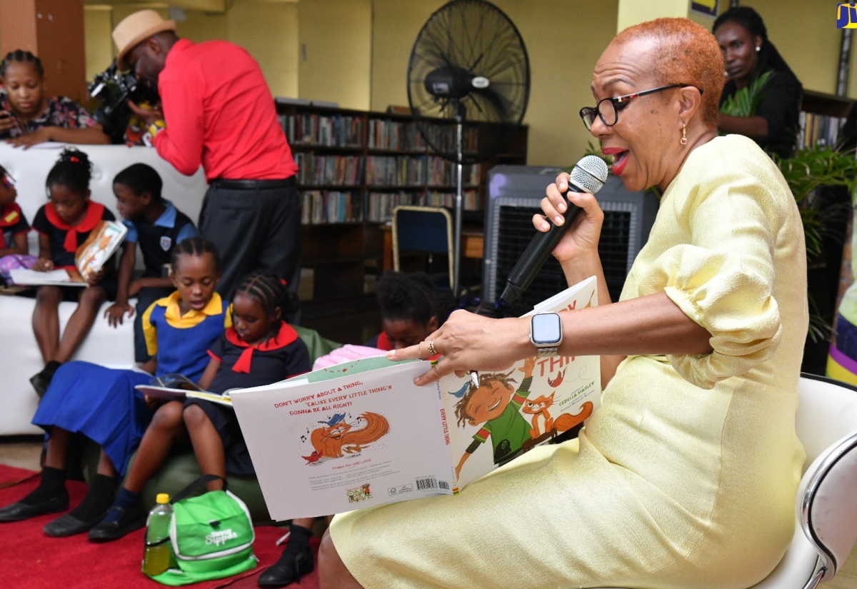 PHOTOS: Minister Williams Reads to Students