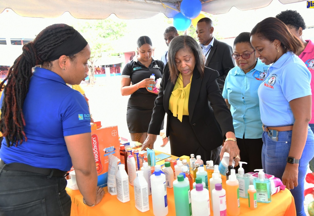 PHOTOS: Lady Allen Attends Health Fair and Open Day at Bustamante Hospital for Children